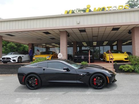 Used 2019 Chevrolet Corvette Stingray Coupe w/ 1LT RWD image 21