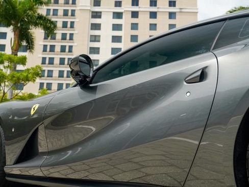 Used 2020 Ferrari 812 Superfast RWD image 23