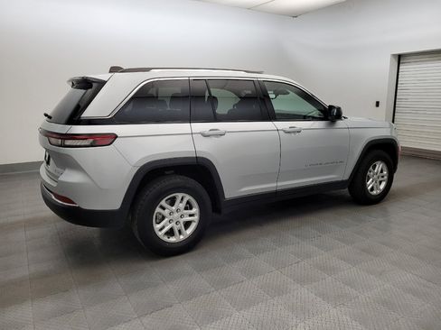 Used 2024 Jeep Grand Cherokee Laredo RWD image 10