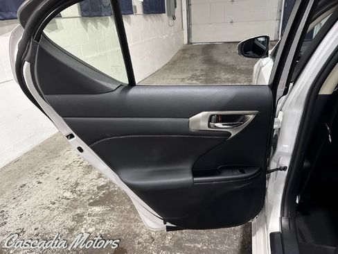 Used 2015 Lexus CT 200h w/ Seat Comfort Package FWD image 20