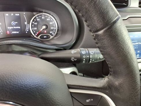 Used 2020 Jeep Renegade Latitude w/ Cold Weather Group AWD/4WD image 18