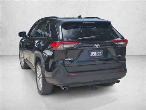 Used 2022 Toyota RAV4 XLE Premium FWD image 8