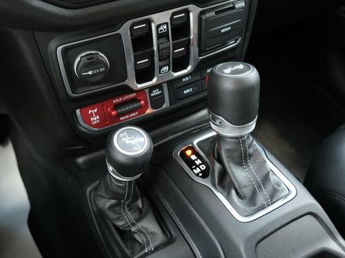 Used 2025 Jeep Wrangler Unlimited Sport AWD/4WD image 22
