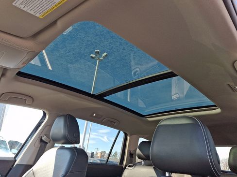 Certified 2022 Volkswagen Atlas SEL R-Line image 15