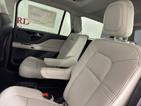 New 2025 Lincoln Aviator Premiere image 17
