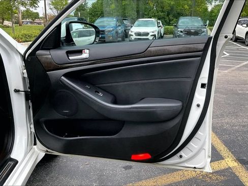 Used 2016 Kia Cadenza Premium FWD image 27