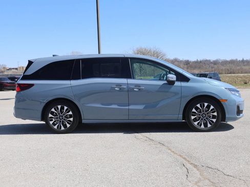 Used 2025 Honda Odyssey Elite image 7