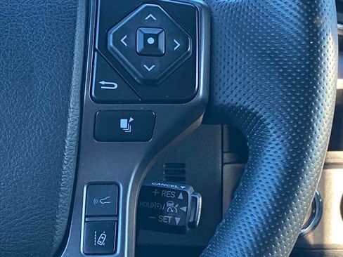 Used 2022 Toyota Tacoma TRD Off-Road image 10