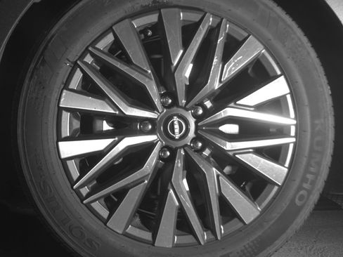 Used 2025 Nissan Altima 2.5 SV FWD image 12
