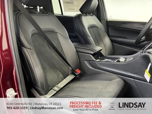 New 2025 Jeep Grand Cherokee Altitude image 13