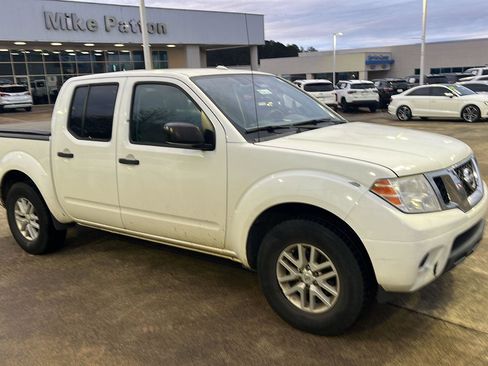 Used 2017 Nissan Frontier SV image 4