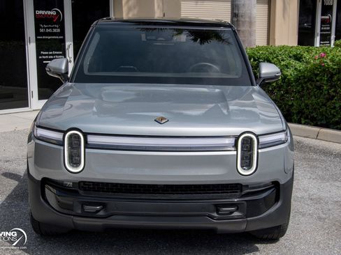 Used 2025 Rivian R1S Premium AWD/4WD image 36