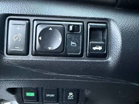 Used 2015 Nissan Sentra S image 23