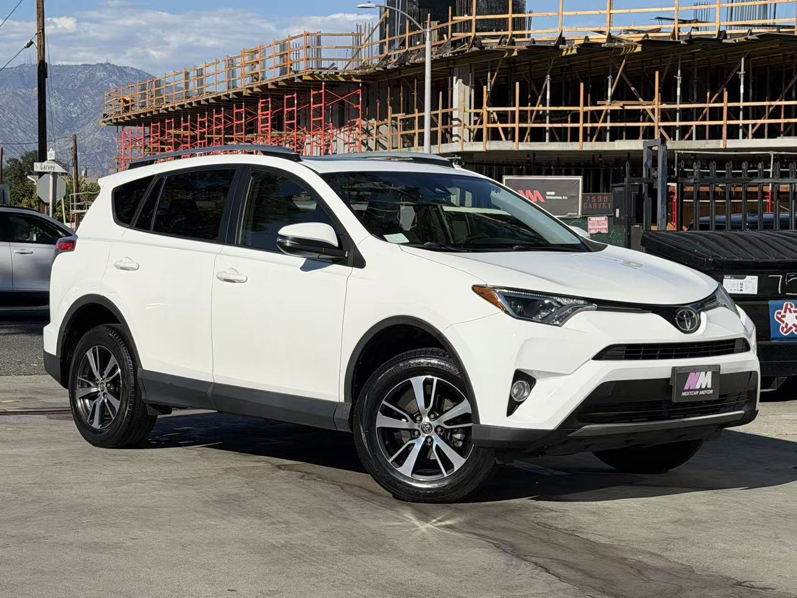 Used 2018 Toyota RAV4 XLE FWD image 4