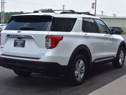 Used 2023 Ford Explorer XLT AWD/4WD image 9
