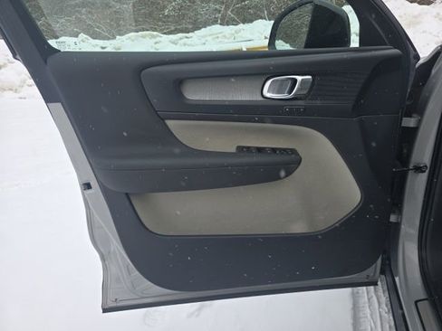 Certified 2023 Volvo XC40 B5 Plus w/ Driver Assist Package image 25