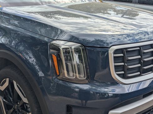 Used 2025 Kia Telluride S FWD image 5