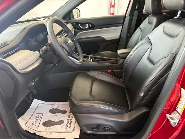Used 2025 Jeep Compass Limited AWD/4WD image 13