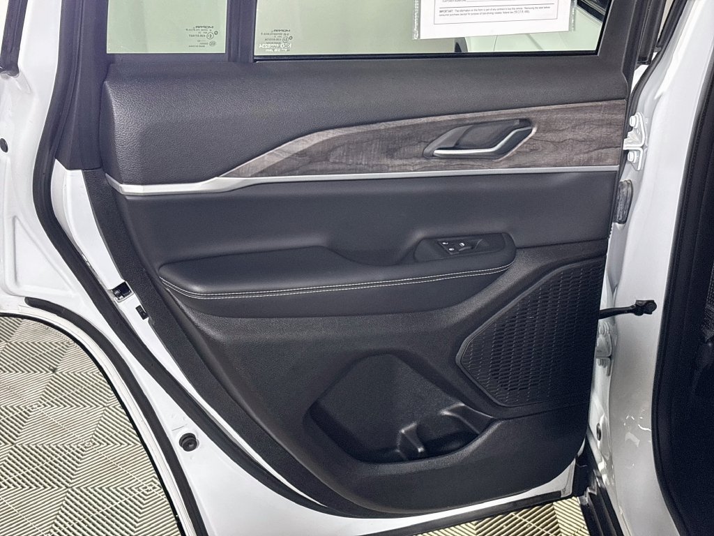 Certified 2023 Jeep Grand Cherokee Limited AWD/4WD image 21