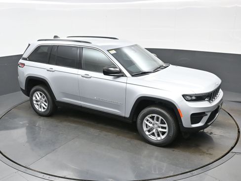 New 2026 Jeep Grand Cherokee Laredo image 24