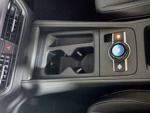 Certified 2025 Volkswagen Tiguan SE AWD/4WD image 16