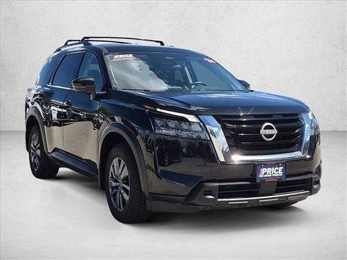 Used 2024 Nissan Pathfinder SV AWD/4WD image 3