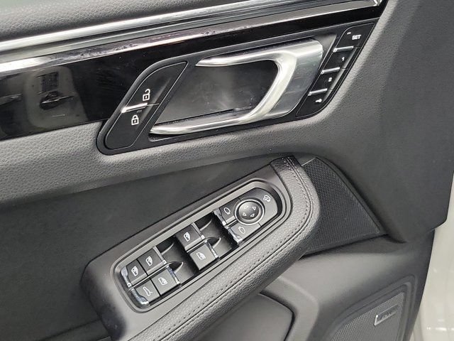 Used 2024 Porsche Macan AWD/4WD image 22