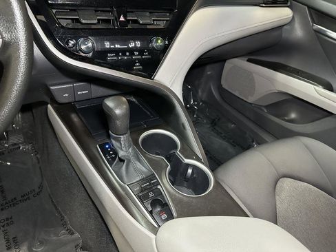 Used 2022 Toyota Camry LE image 28
