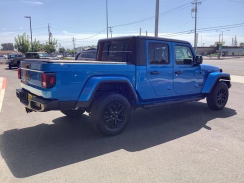 Used 2022 Jeep Gladiator Sport AWD/4WD image 35