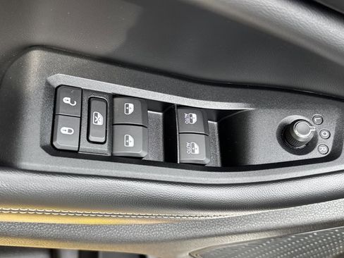 Used 2023 Jeep Grand Cherokee Altitude AWD/4WD image 18