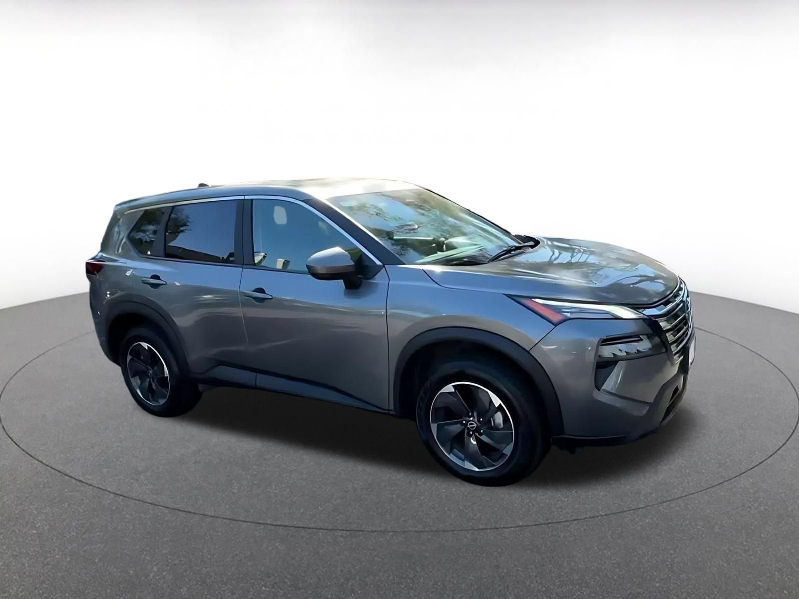 Used 2025 Nissan Rogue SV AWD/4WD image 2