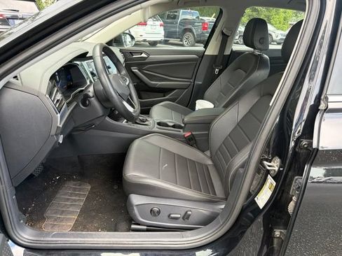 Used 2024 Volkswagen Jetta SE FWD image 17