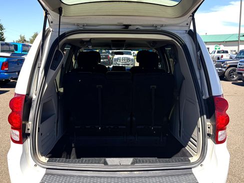Used 2015 Dodge Grand Caravan SXT FWD image 18