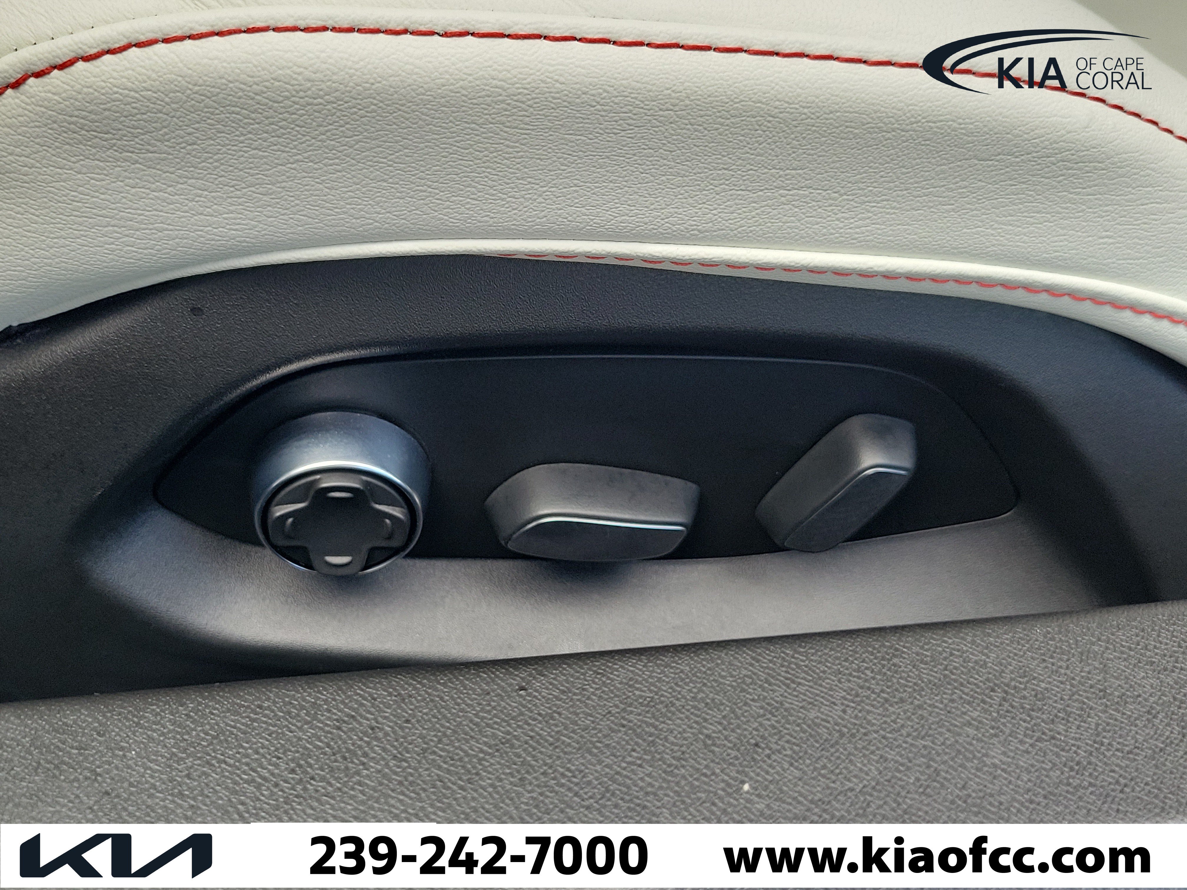 Used 2023 Chevrolet Corvette Stingray Premium Conv w/ Z51 Performance Package RWD image 16