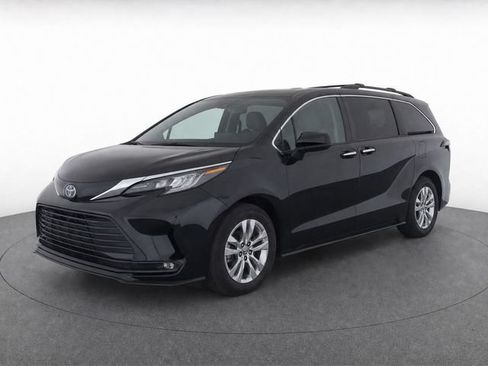 Used 2023 Toyota Sienna XLE Woodland Edition AWD/4WD image 8