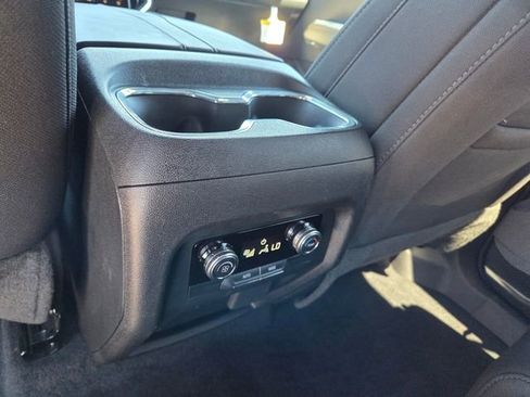 Used 2025 GMC Acadia Elevation FWD image 9