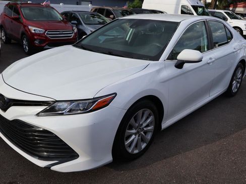 Used 2020 Toyota Camry LE FWD image 9