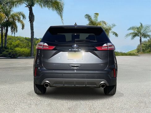 Used 2023 Ford Edge Titanium image 3