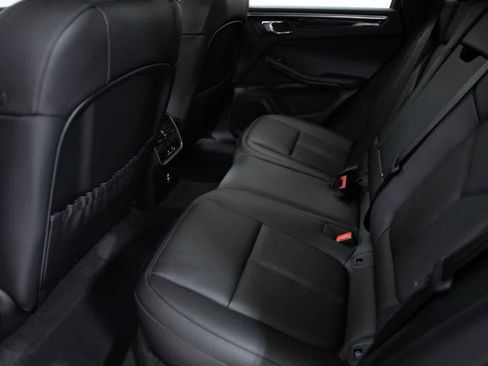 Certified 2026 Porsche Macan AWD/4WD image 36