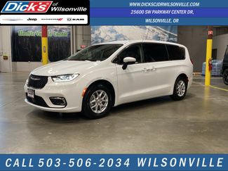 Used 2023 Chrysler Pacifica Touring-L FWD video 1