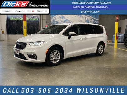 Used 2023 Chrysler Pacifica Touring-L