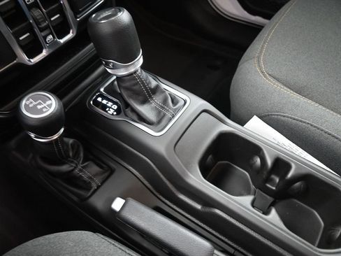 New 2025 Jeep Gladiator Sport AWD/4WD image 9