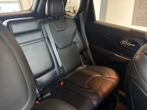 Used 2019 Jeep Cherokee Limited w/ Luxury Group AWD/4WD image 28