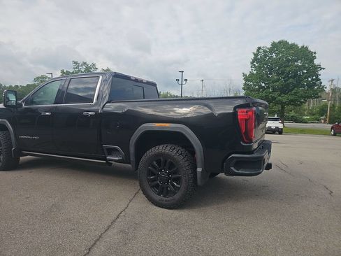 Used 2022 GMC Sierra 2500 Denali w/ Denali Black Diamond Edition AWD/4WD image 8