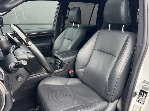 Used 2022 Lexus GX 460 Luxury w/ Sport Design Package image 19