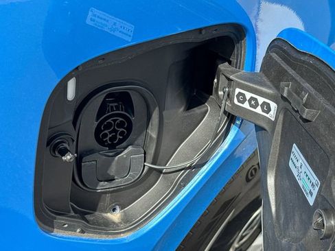 New 2025 Volkswagen ID. Buzz Pro S Plus image 18