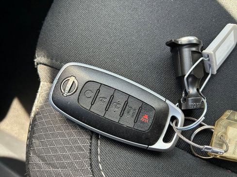 Used 2025 Nissan Pathfinder SV FWD image 21