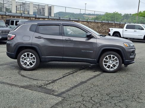 Used 2023 Jeep Compass Latitude AWD/4WD image 7