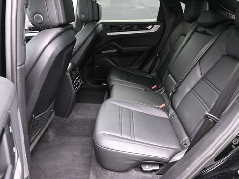 Certified 2024 Porsche Cayenne S w/ Premium Package Plus (PP1) AWD/4WD image 17