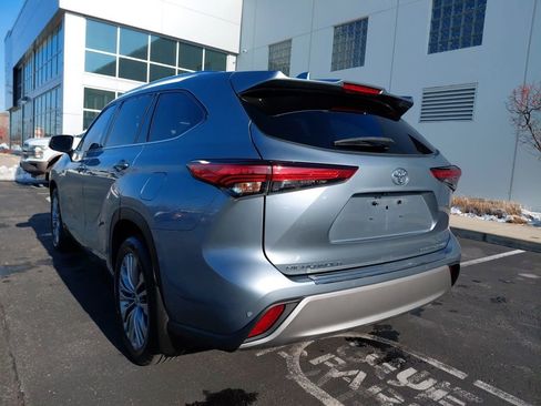 Used 2020 Toyota Highlander Platinum image 6